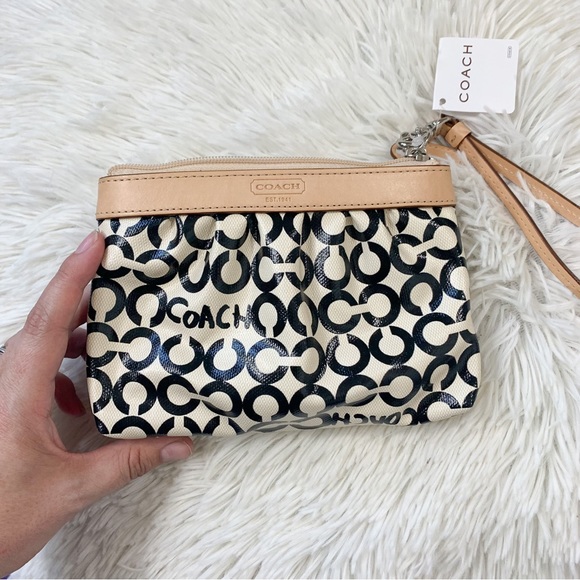 Coach Wristlet Bag NWT - Picture 4 of 11